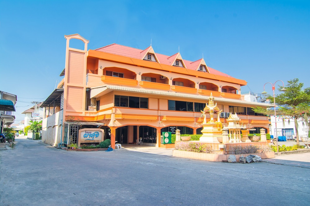 OYO 534 Phasuk Hotel in Pran Buri, Thailand