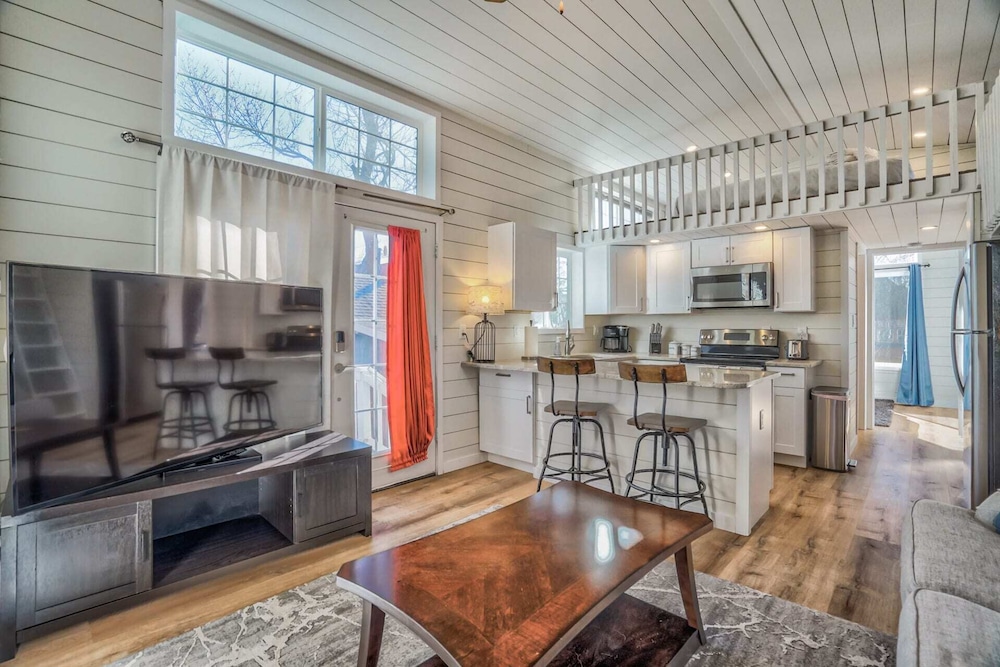 2BR Loftcozy Bungalowhistoric Neighborhood in Colorado Springs, United States