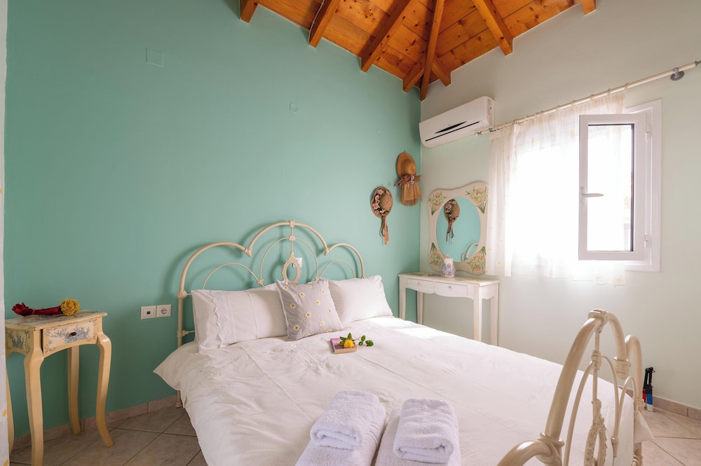 Spedion Villa Gytheio — 4-Star Luxury Hotel in Gytheio, Greece