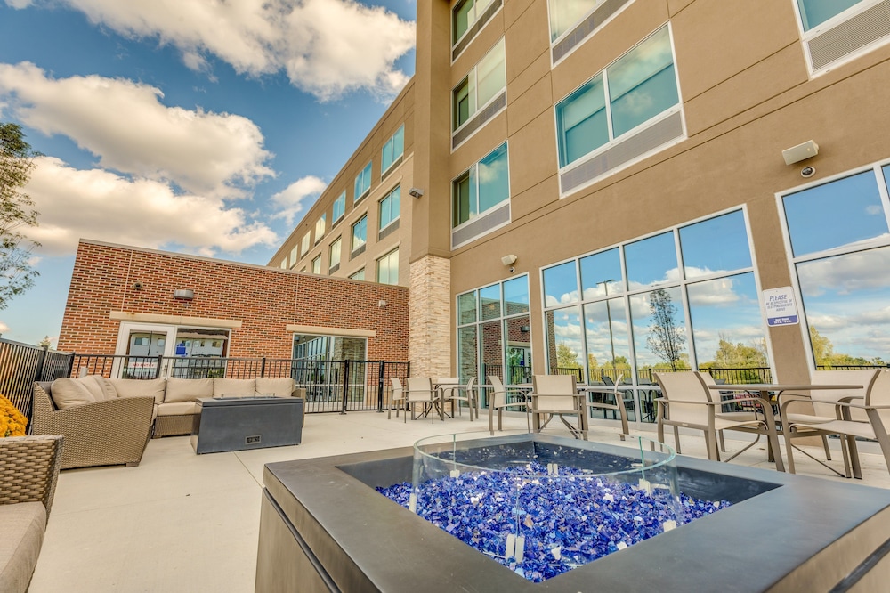 Holiday Inn Express & Suites Okemos University Area by IHG - photo 16