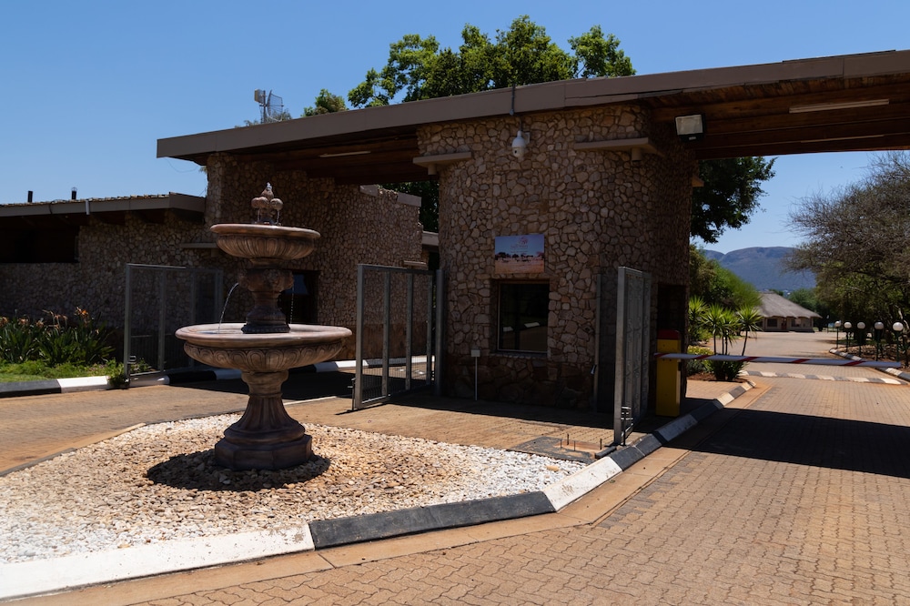 Eagle Waters Wildlife Resort — hotel in Brits