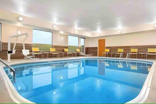 Dubuque Inn & Suites - photo 4
