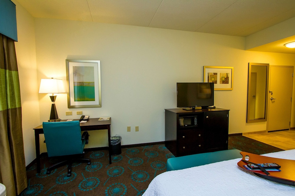 Hampton Inn Fayetteville - photo 19