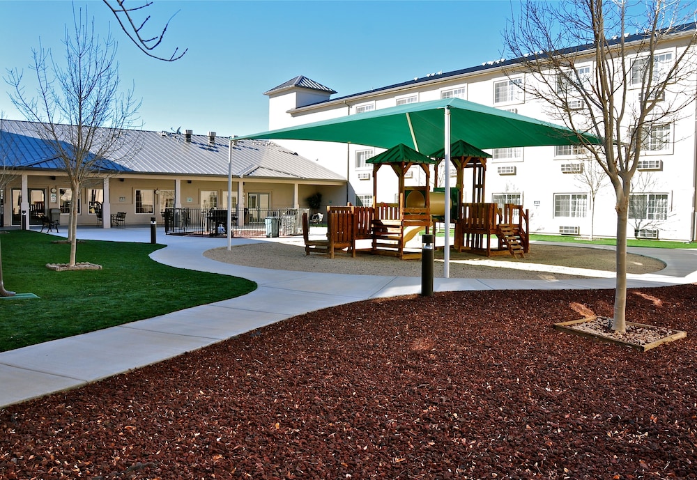 Landmark Inn Fort Irwin - photo 25