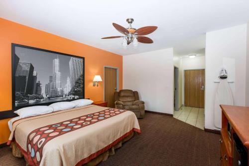 Super 8 by Wyndham Salina - photo 5