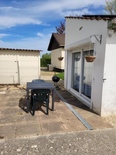 Studio Au Bord Du Canal - last minute hotel in Unknown City