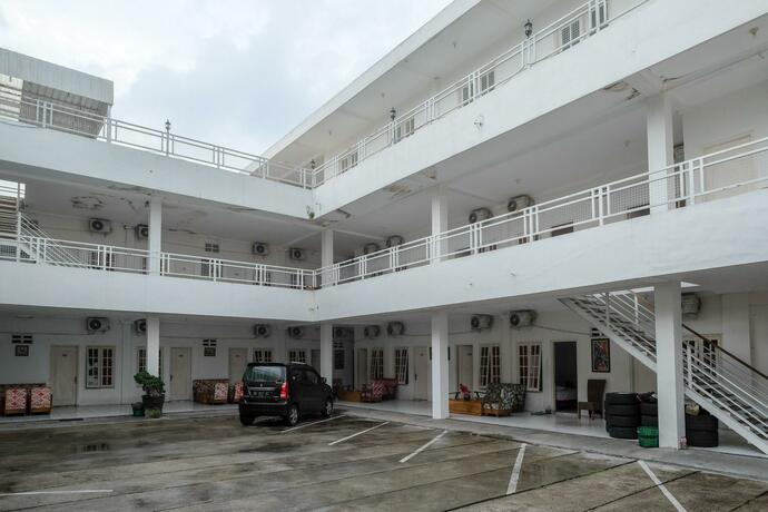 RedDoorz Plus near UMS Solo in Surakarta, Indonesia