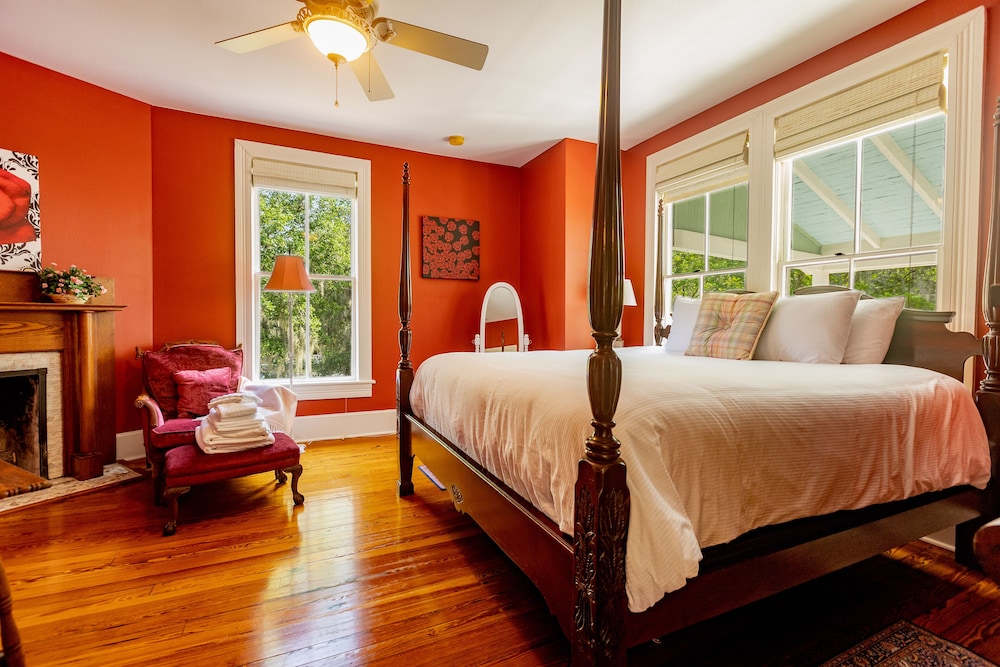 Camellia Rose Inn - featured photo