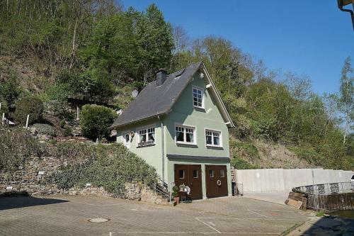 Ferienhaus mit Whirlpool und Sauna in Bernkastel-Kues, Germany