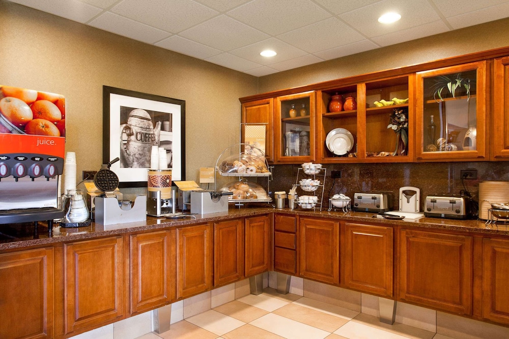 Hampton Inn & Suites Addison - photo 20