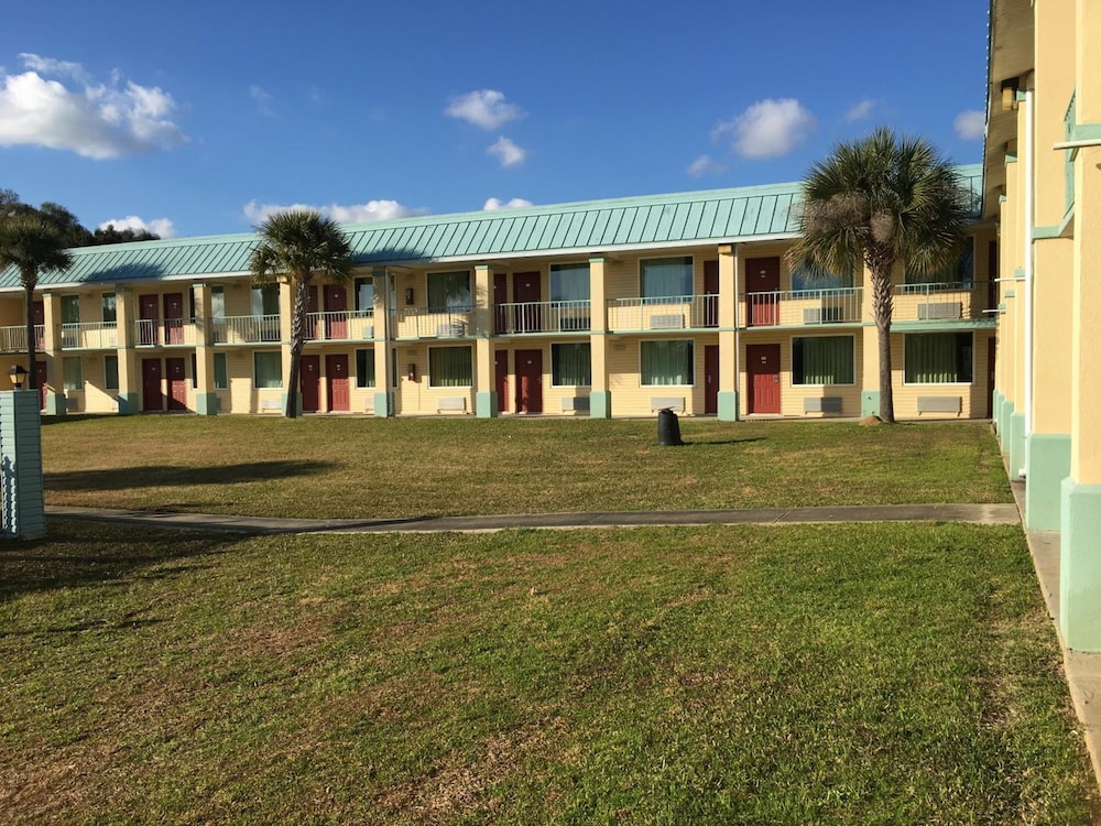 Garden Inn & Suites - photo 19