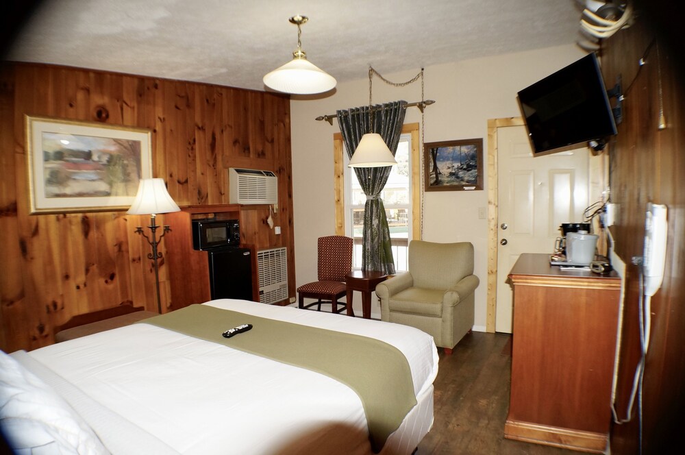 CedarWood Inn - photo 64