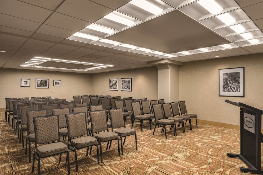 Hampton Inn New York LaGuardia Airport - photo 24
