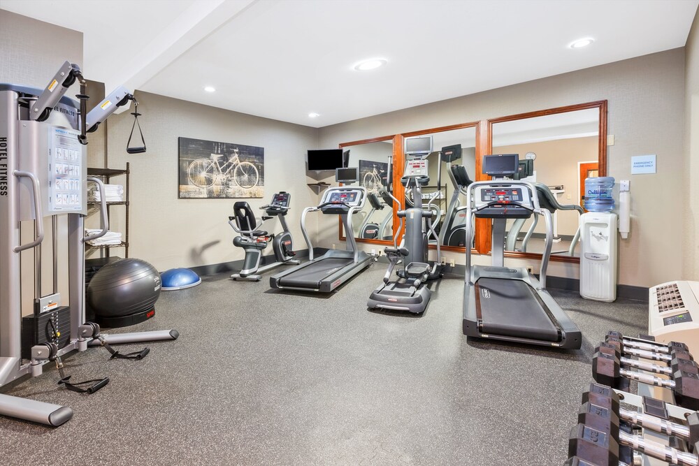 Holiday Inn Express & Suites North Carmel Westfield by IHG - photo 2