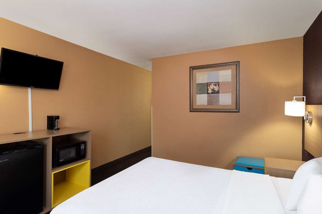 Days Inn by Wyndham Anderson IN - photo 13