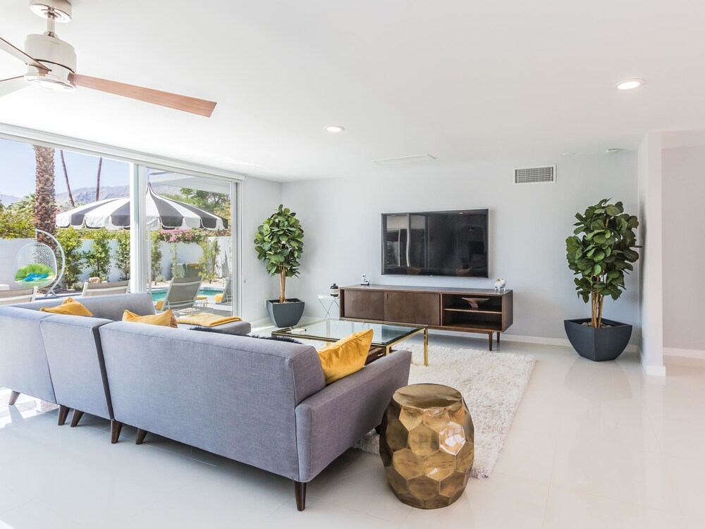 Feel Good — 4-Star Luxury Hotel in Palm Springs, United States