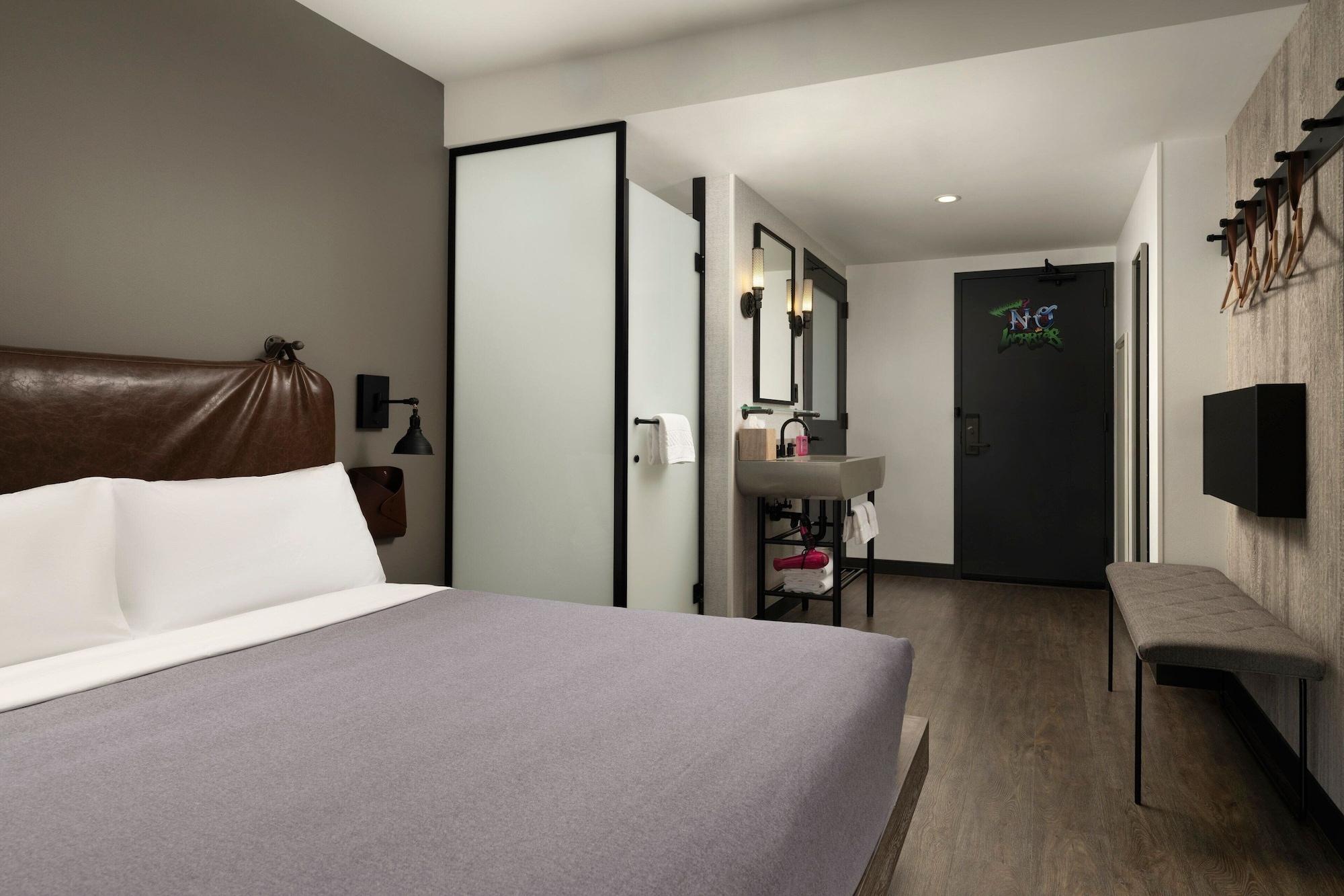 Moxy Chicago Downtown - photo 8