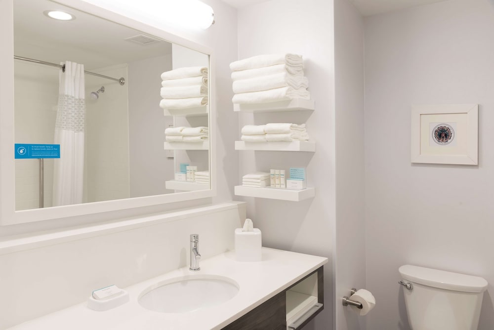 Hampton Inn & Suites Chicago Schaumburg - photo 16