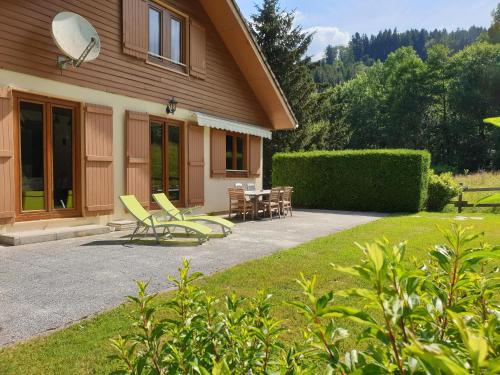 LE BOIS JOLI Chalet 4 étoiles CLEDICIHOME Cadre paisible en lisière de forêt — 4-Star Luxury Hotel in Gerardmer, France