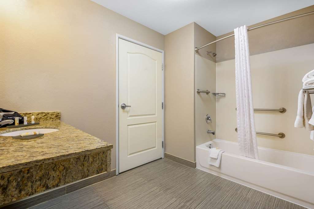 La Quinta Inn & Suites by Wyndham Glendive - photo 18
