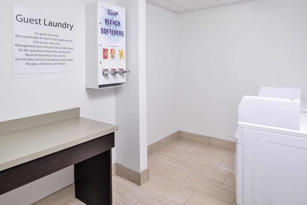 Holiday Inn Express & Suites Kansas City Lee's Summit by IHG - photo 30