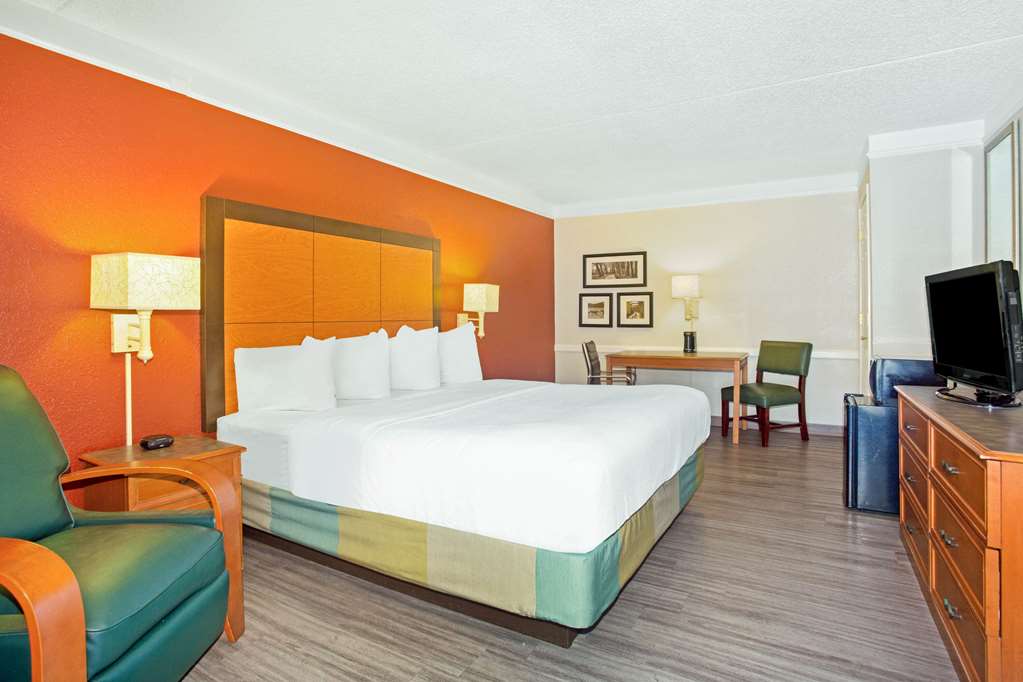 La Quinta Inn by Wyndham Victoria - photo 28