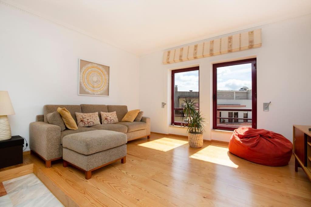 Lisboa Tejo Apartment @ Stay Like a Local at Alges