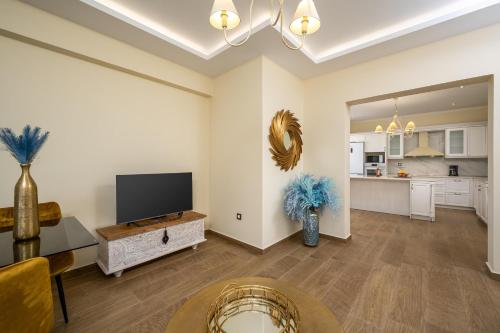 J O House — Archangelos — photo 3