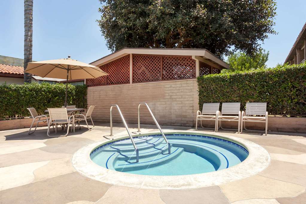 Travelodge by Wyndham Orange County Airport Costa Mesa - photo 30