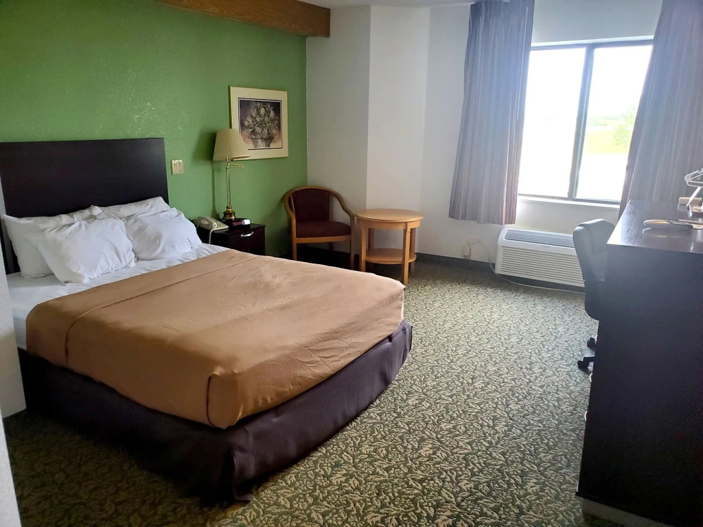 Pleasant Stay Inn & Suites Brooklyn - photo 13