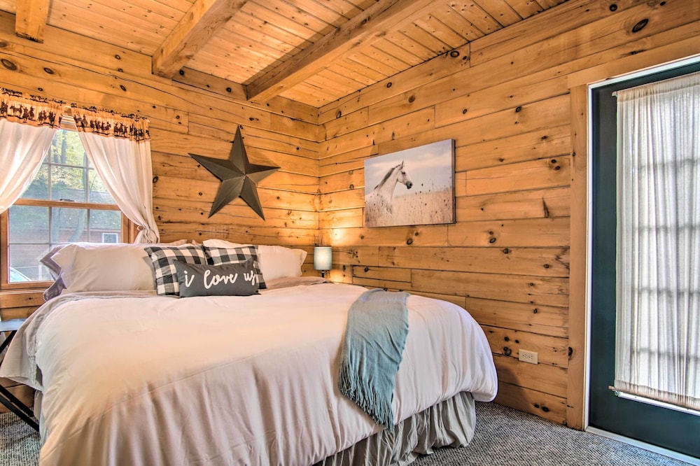 Rustic Rothbury Cabin with Resort Amenity Access - photo 2