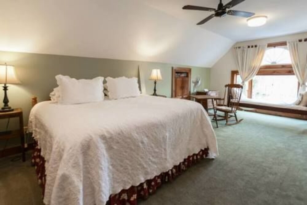 Arlington's West Mountain Inn - photo 10