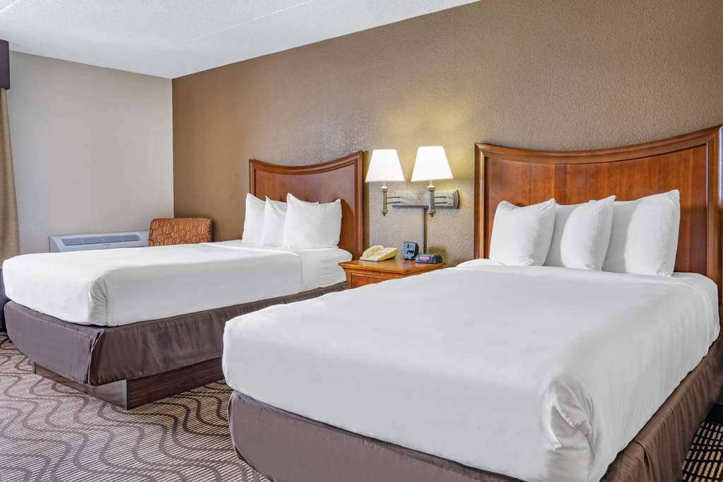 La Quinta Inn & Suites by Wyndham Minneapolis Minnetonka - photo 7