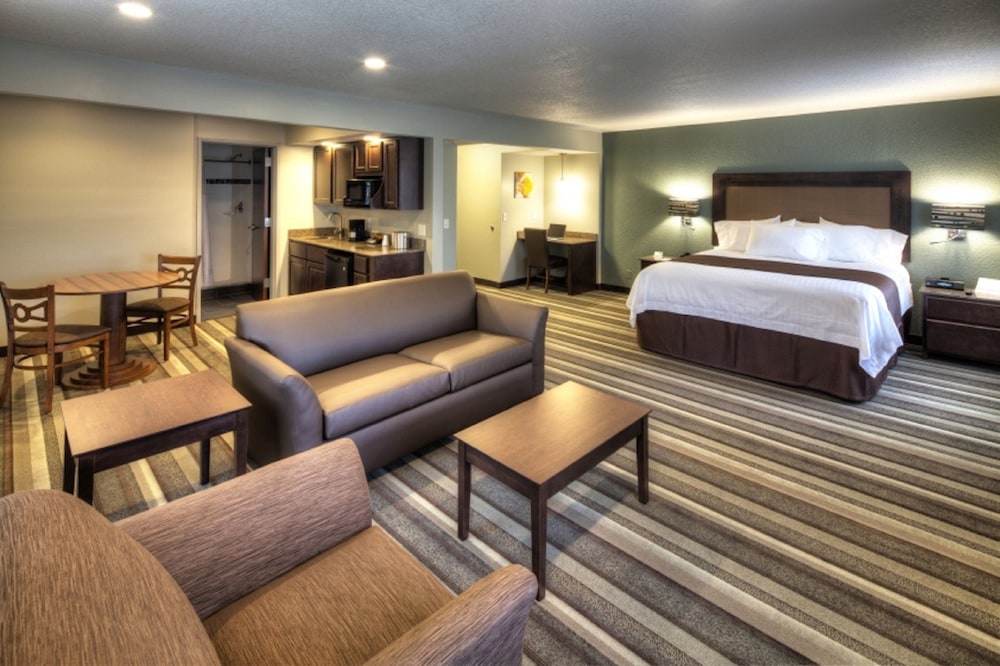 East Avenue Inn & Suites - photo 32