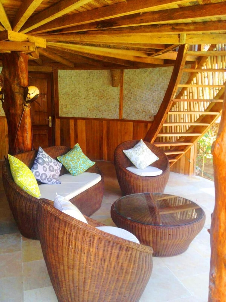 Villa Meno Spa and Beach Resort — hotel in Pemenang