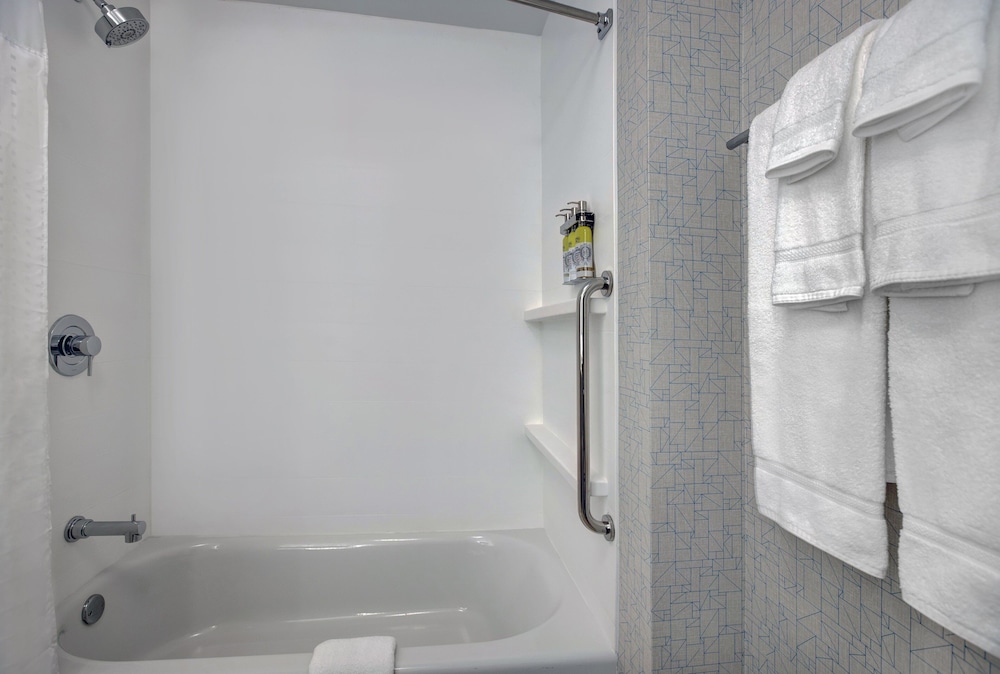 Holiday Inn Express Milwaukee Downtown by IHG - photo 22