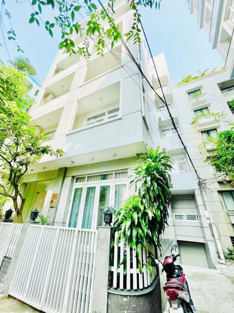 Emerald Apartments — 4-Star Luxury Hotel in Ho Chi Minh City, Vietnam