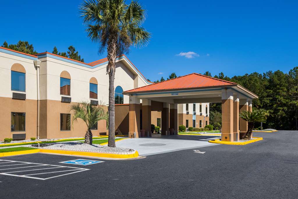Clarion Pointe Hinesville Near Fort Stewart - photo 4