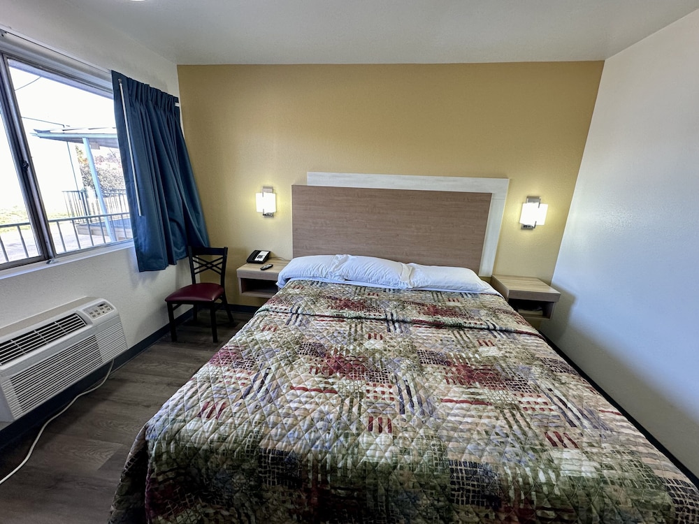 Royal Inn Charlotte Airport Hotel - photo 8