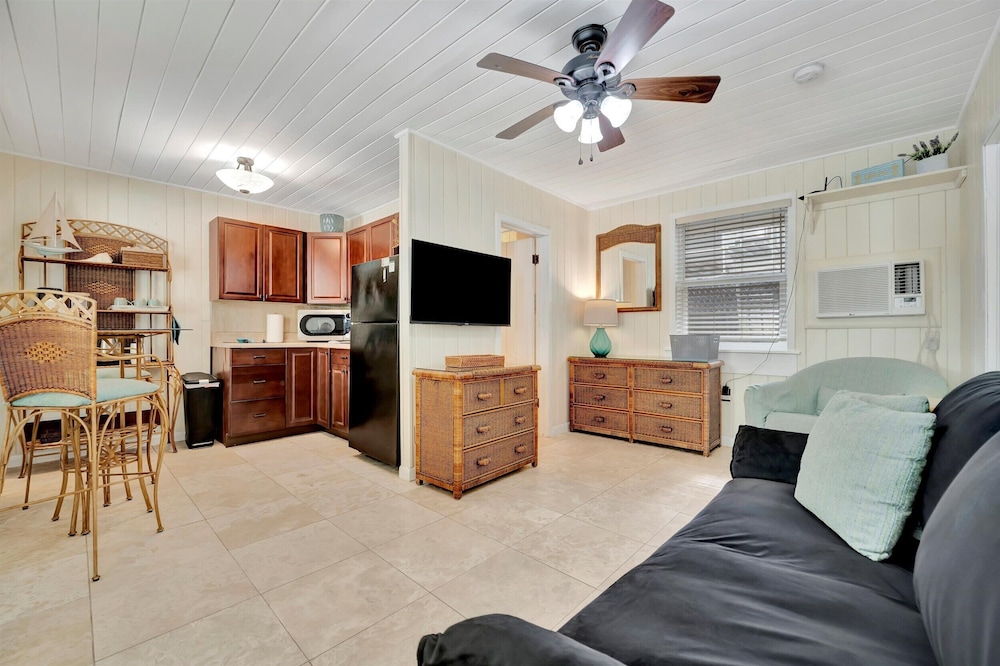 Stones Throw Beachfront Luxury Suites - photo 22
