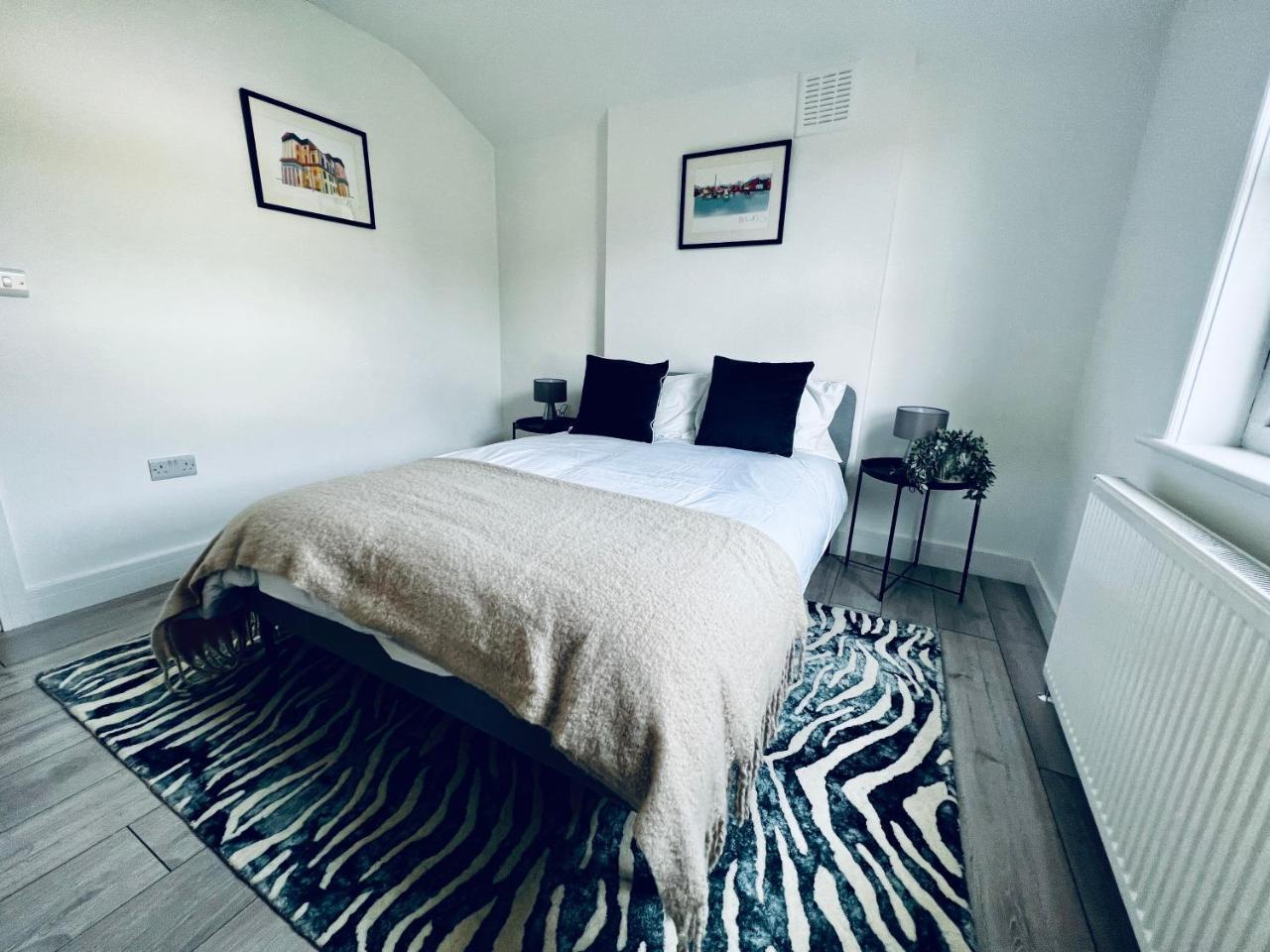 Neils Place Hosted by Airoperate — 5-Star Luxury Hotel in London, United Kingdom