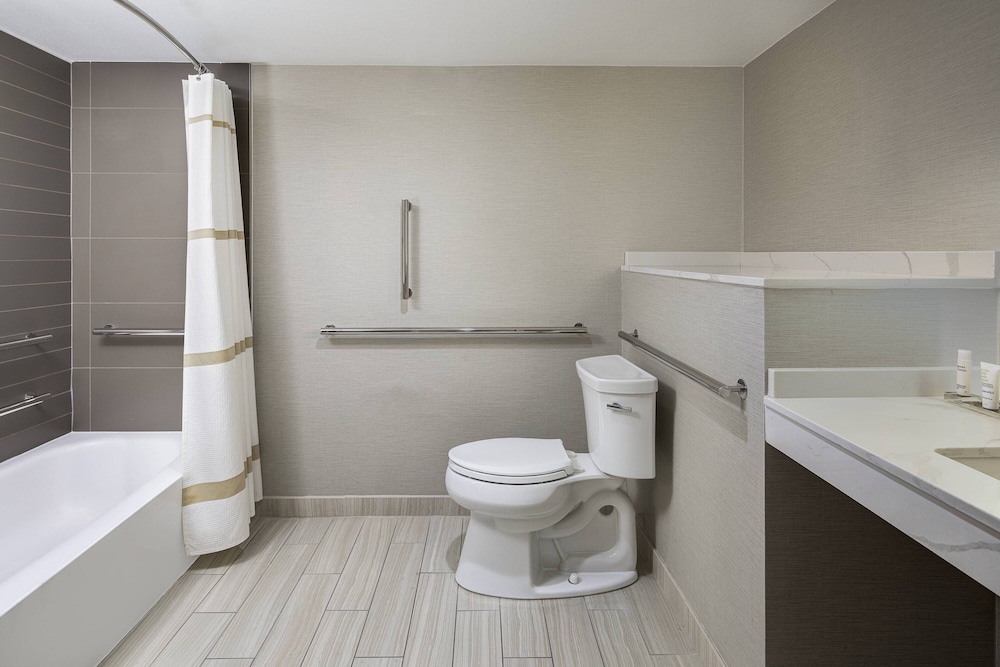 Houston Marriott South at Hobby Airport - photo 21