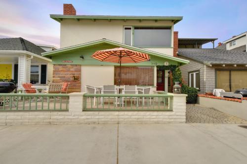 319 Coronado in Newport Beach, United States