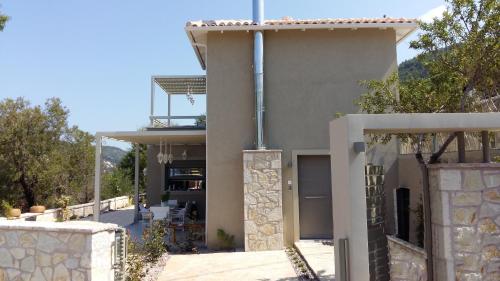Villa Lilium — 4-Star Luxury Hotel in Vasiliki, Greece