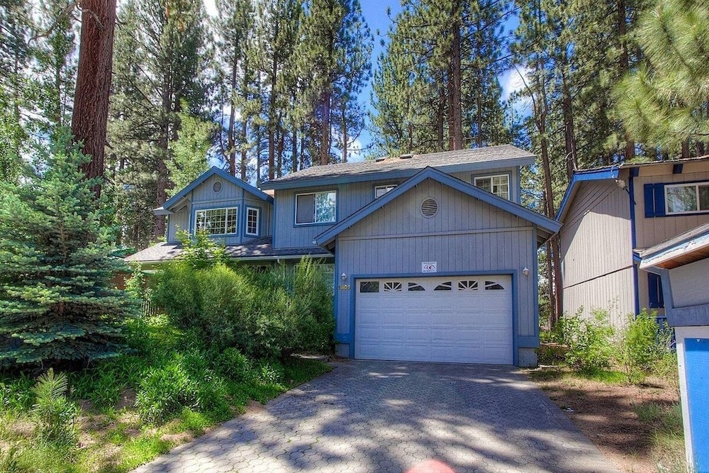 Blue Spruce by Lake Tahoe Accommodations — 4-Star Luxury Hotel in South Lake Tahoe, United States