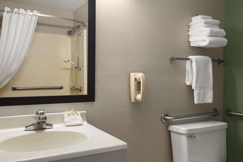 Super 8 by Wyndham Batesville - photo 6