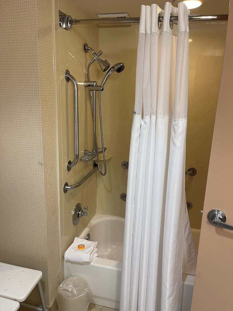 Quality Hotel Philadelphia Airport - photo 8