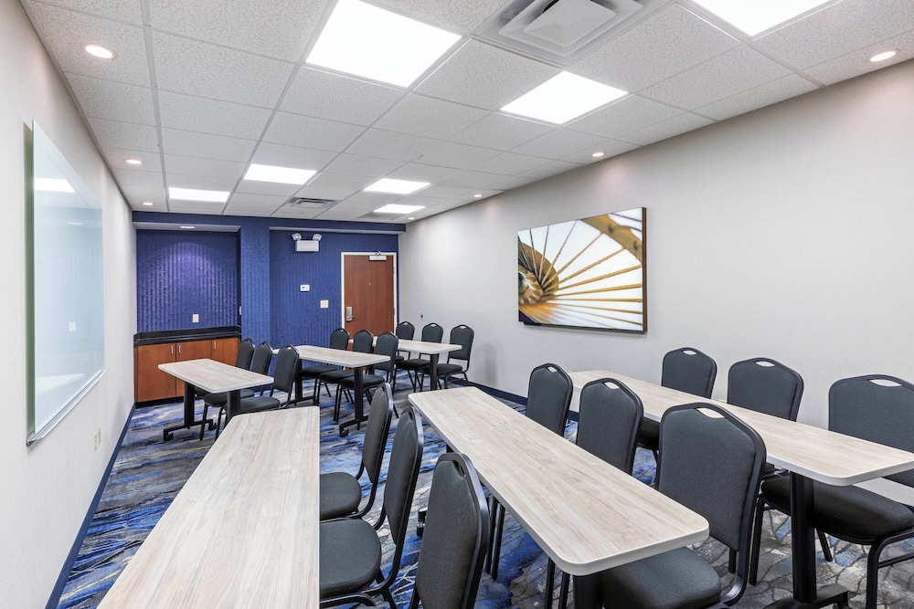 Fairfield by Marriott Inn & Suites Tulsa Downtown Arts District - photo 22