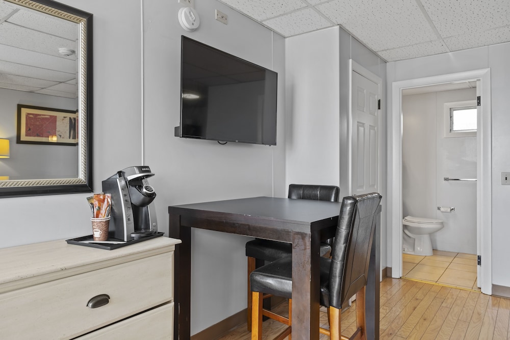 Americas Best Value Inn Mt Royal - photo 17