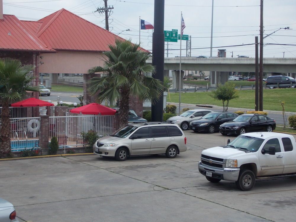 Travelodge San Antonio Downtown - photo 32